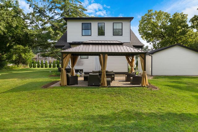 300 Geneva Road, Glen Ellyn, IL 60137