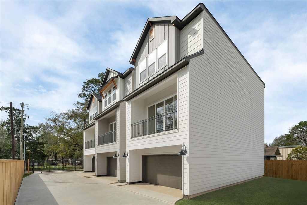 826 Curtin Street F, Houston, TX 77018