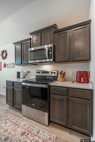604 N Riveroaks Ln, Chandler, TX 75758