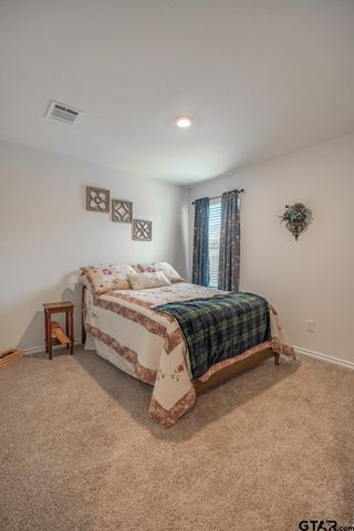 604 N Riveroaks Ln, Chandler, TX 75758