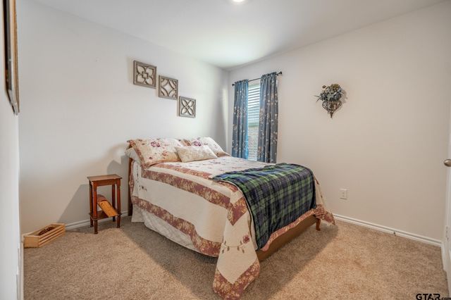 604 N Riveroaks Ln, Chandler, TX 75758