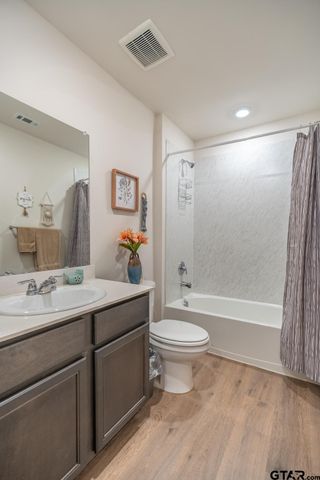 604 N Riveroaks Ln, Chandler, TX 75758