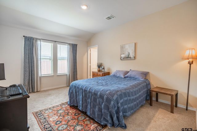 604 N Riveroaks Ln, Chandler, TX 75758