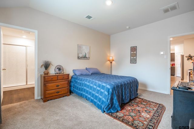 604 N Riveroaks Ln, Chandler, TX 75758
