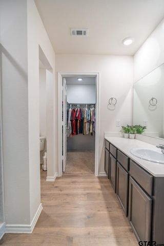 604 N Riveroaks Ln, Chandler, TX 75758