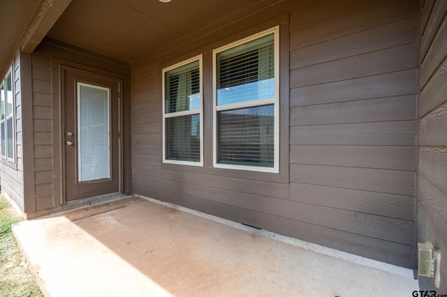 604 N Riveroaks Ln, Chandler, TX 75758