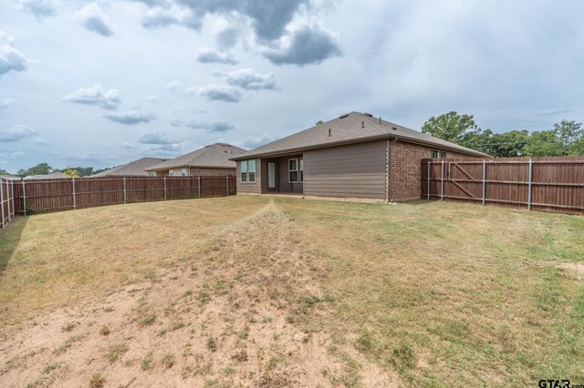 604 N Riveroaks Ln, Chandler, TX 75758