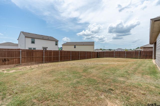604 N Riveroaks Ln, Chandler, TX 75758