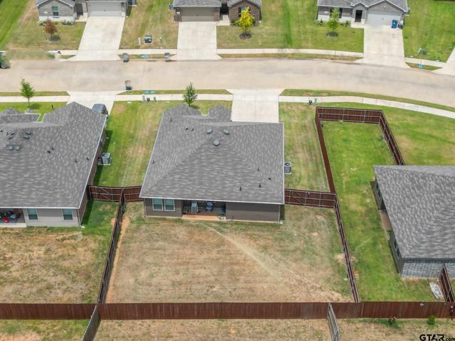 604 N Riveroaks Ln, Chandler, TX 75758
