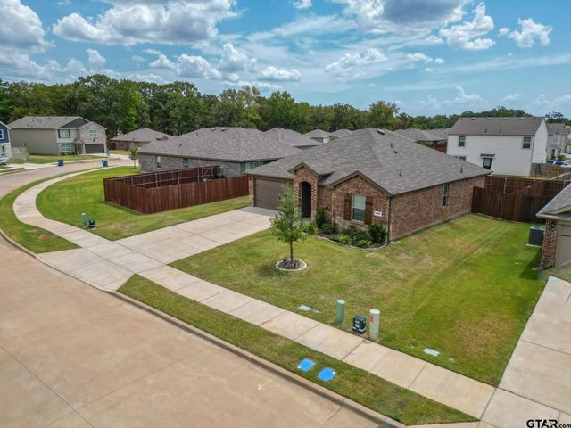 604 N Riveroaks Ln, Chandler, TX 75758