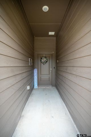 604 N Riveroaks Ln, Chandler, TX 75758
