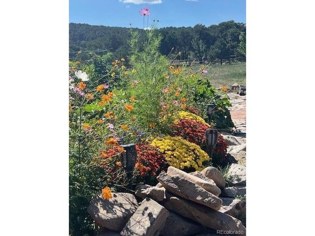 484 Gordon Dr, Walsenburg, CO 81089