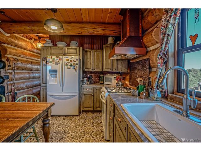 484 Gordon Dr, Walsenburg, CO 81089