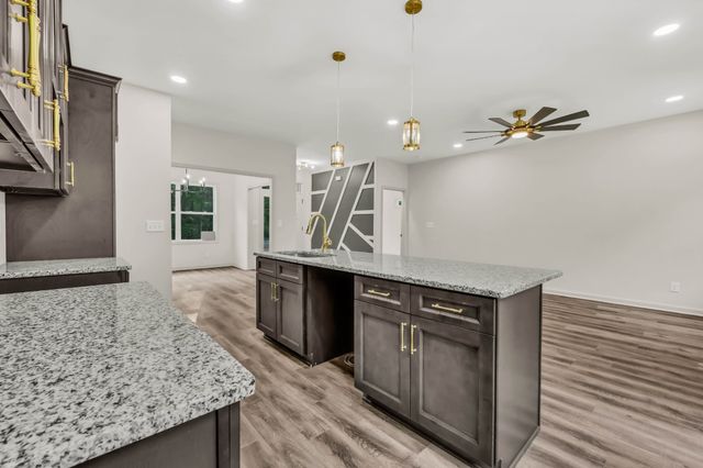 1265 Slayden Cir, Clarksville, TN 37040