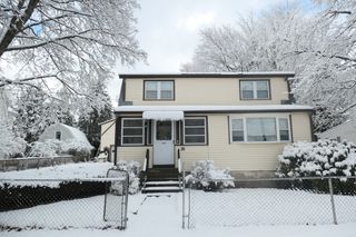 30 Hooper Rd, Dedham, MA 02026