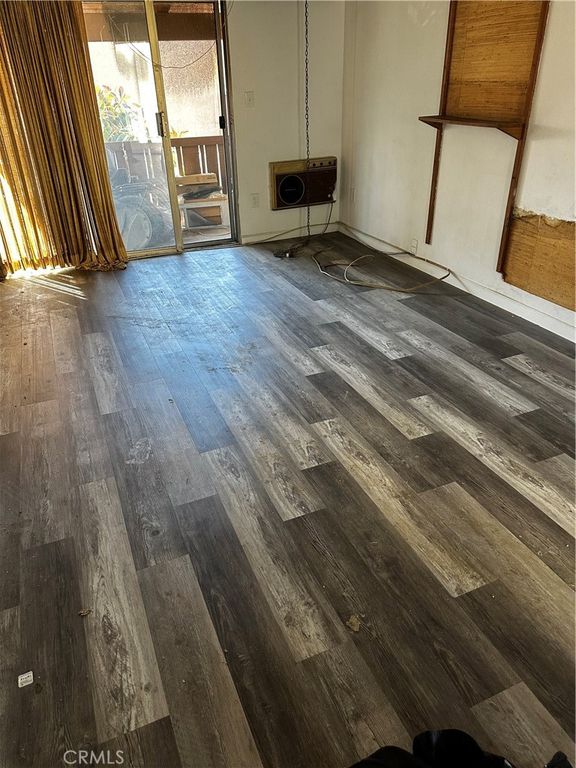 Image 5 of property listing at 1010 W Macarthur 40, Santa Ana, CA 92707