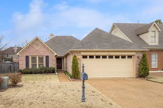 1102 MIRROR LAKE LN, Cordova, TN 38018