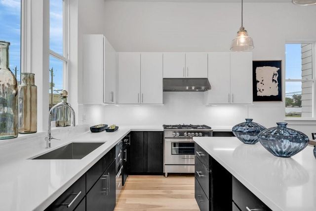 3 N Saint Charles Street C, Houston, TX 77003