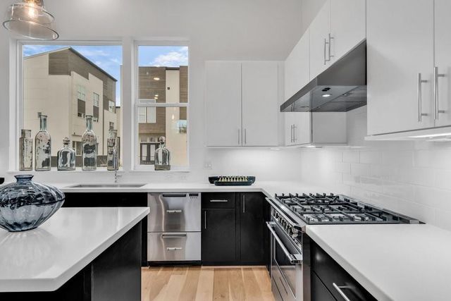 3 N Saint Charles Street C, Houston, TX 77003