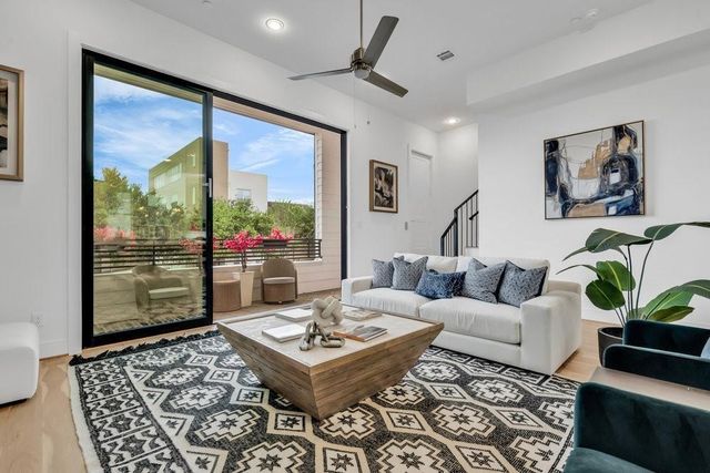 3 N Saint Charles Street C, Houston, TX 77003