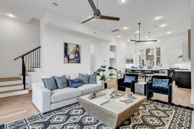 3 N Saint Charles Street C, Houston, TX 77003