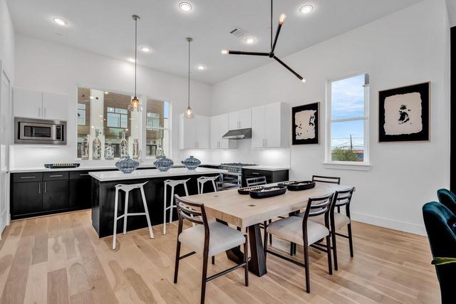 3 N Saint Charles Street C, Houston, TX 77003