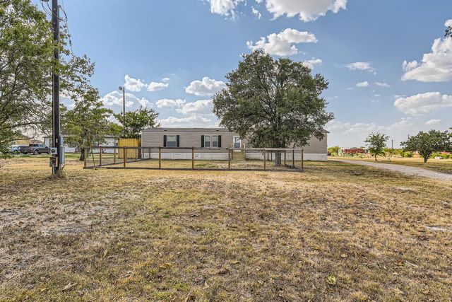 517 Crossroads DR, Dale, TX 78616