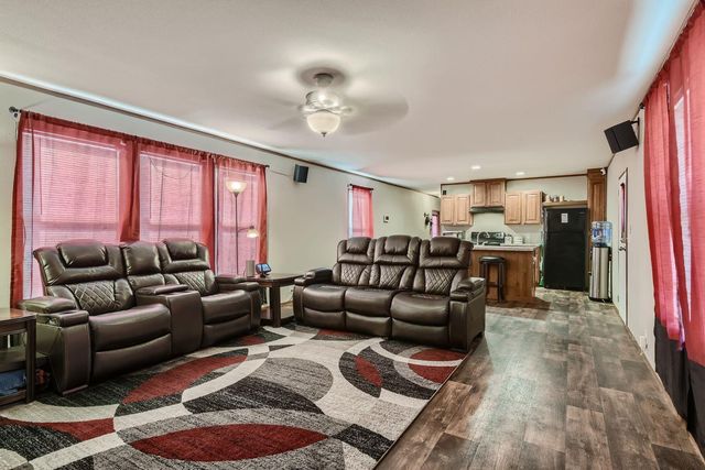 517 Crossroads DR, Dale, TX 78616
