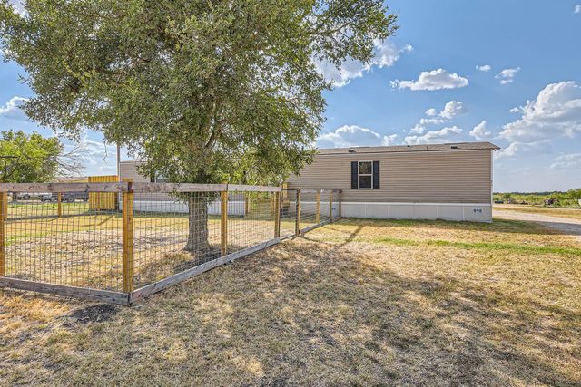 517 Crossroads DR, Dale, TX 78616