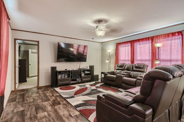 517 Crossroads DR, Dale, TX 78616