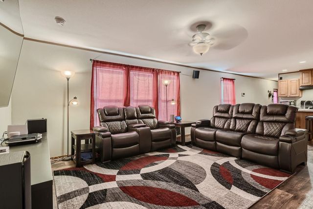 517 Crossroads DR, Dale, TX 78616