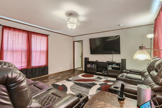 517 Crossroads DR, Dale, TX 78616