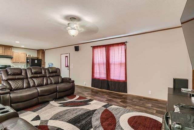 517 Crossroads DR, Dale, TX 78616