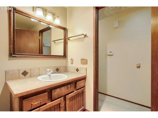 16680 Sw QUEEN ANNE Ave, Portland, OR 97224