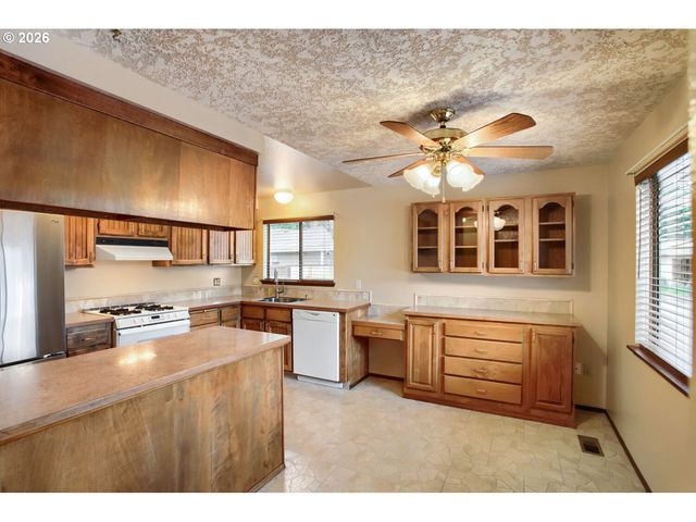 16680 Sw QUEEN ANNE Ave, Portland, OR 97224