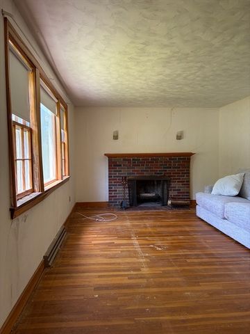 49 Alton St, Walpole, MA 02081