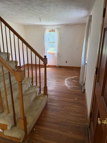 49 Alton St, Walpole, MA 02081