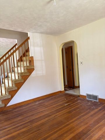 49 Alton St, Walpole, MA 02081