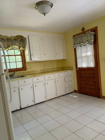 49 Alton St, Walpole, MA 02081