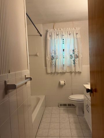 49 Alton St, Walpole, MA 02081