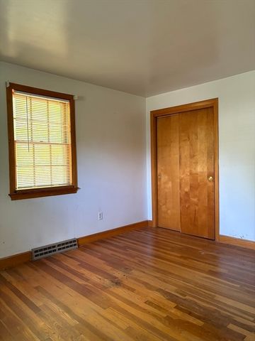 49 Alton St, Walpole, MA 02081