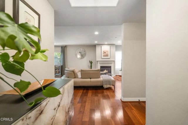 616 S Wilton Place 203, Los Angeles, CA 90005
