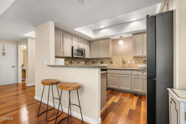 616 S Wilton Place 203, Los Angeles, CA 90005