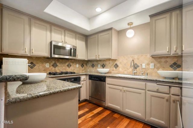 616 S Wilton Place 203, Los Angeles, CA 90005