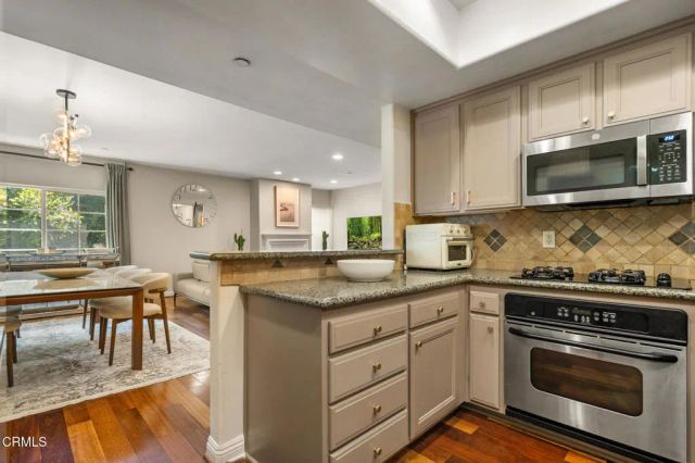 616 S Wilton Place 203, Los Angeles, CA 90005