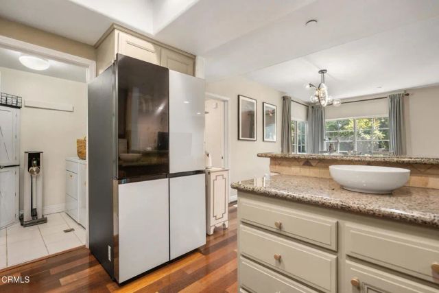 616 S Wilton Place 203, Los Angeles, CA 90005