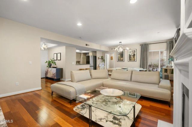 616 S Wilton Place 203, Los Angeles, CA 90005