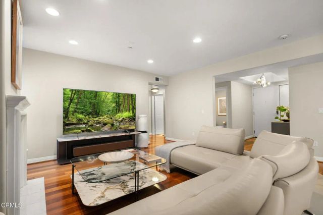 616 S Wilton Place 203, Los Angeles, CA 90005