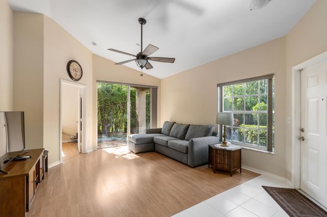 6402 Park Lake Circle, Boynton Beach, FL 33437