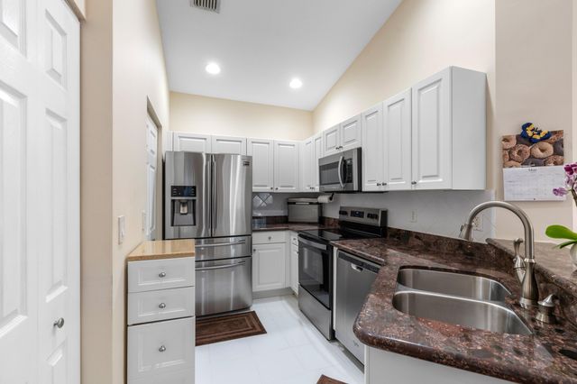6402 Park Lake Circle, Boynton Beach, FL 33437